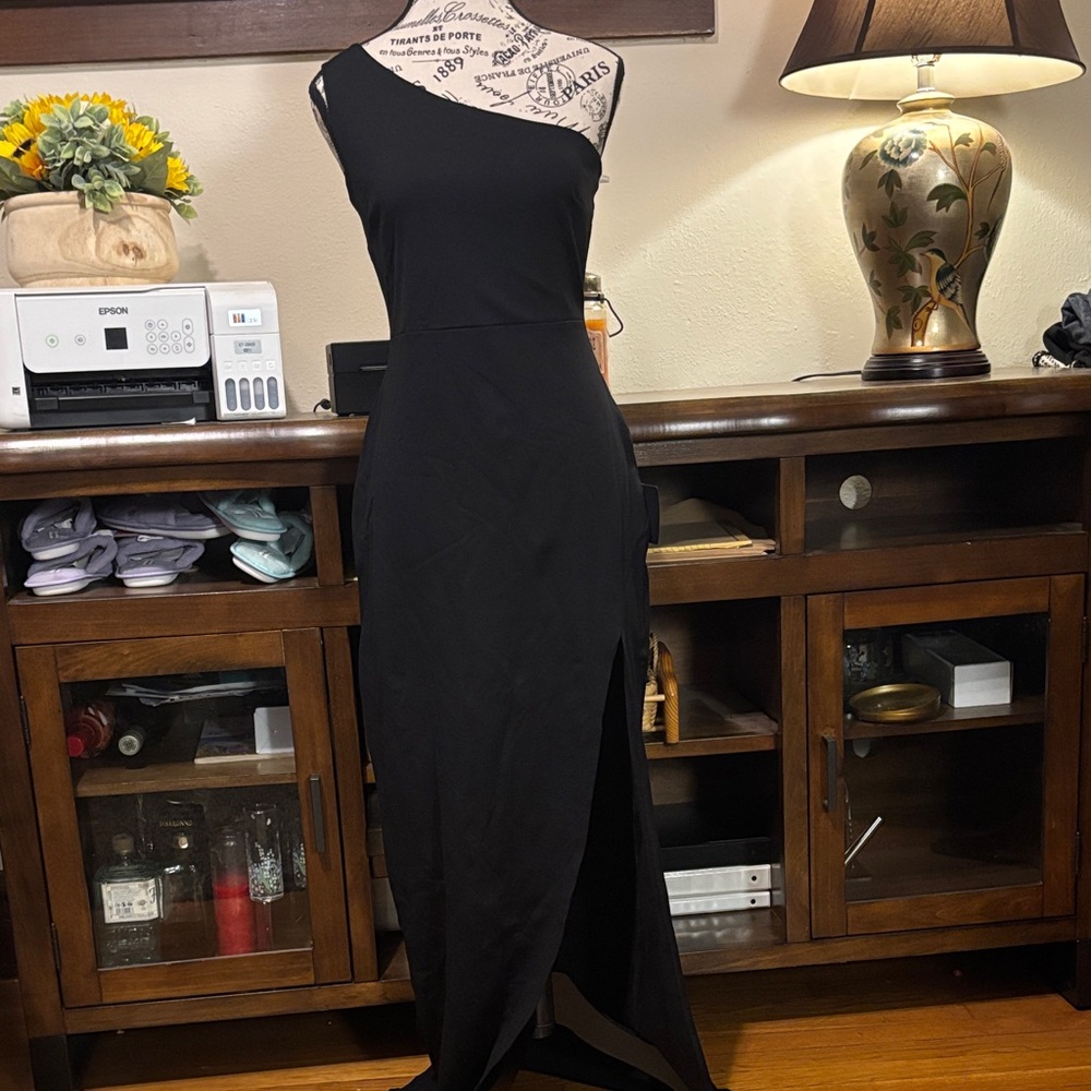 Lulu's One Shoulder Black Dress